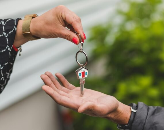 Wat zijn redelijke kosten voor een aankoopmakelaar?