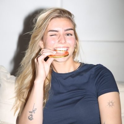 Merel bijtend op euro